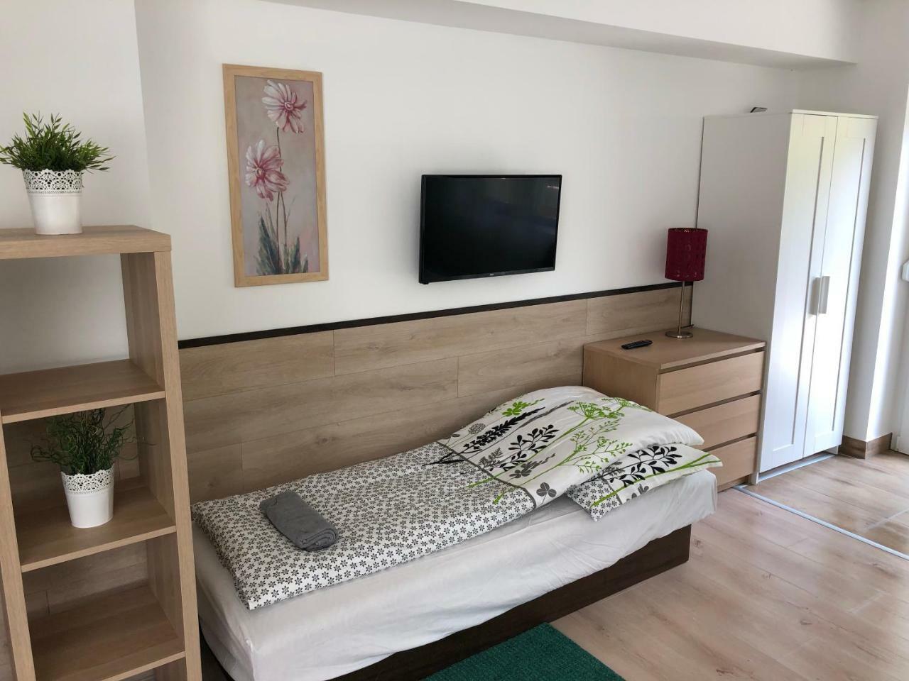 Juno Apartman Vendeghaz Miskolc Exterior photo